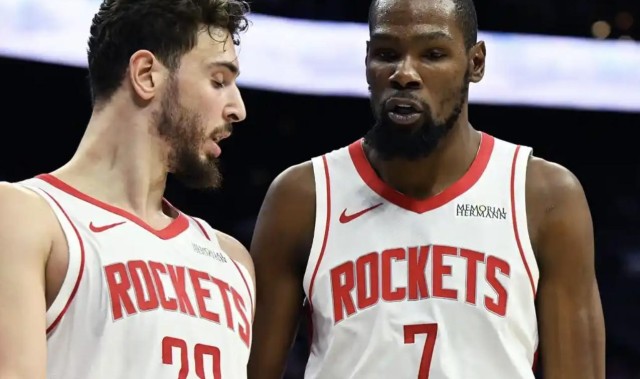 华体会体育在线-杜兰特：对手包夹我就会为队友创造机会，只是今天空位投不进